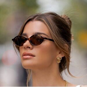 WMP Eyewear Selene Slim Oval Frame Sunglasses